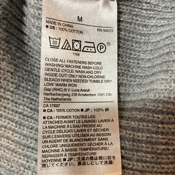 Men's 4 button Banana Republic Sweater (Size M) - Picture 6 of 6